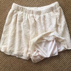 Lush lace cream shorts